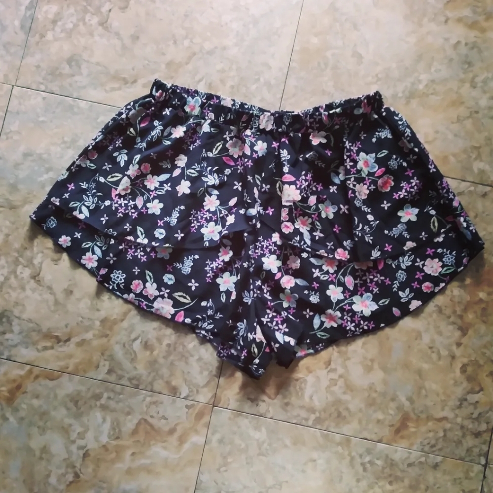 Shein Curve Flowy Floral print shorts, size 1X
